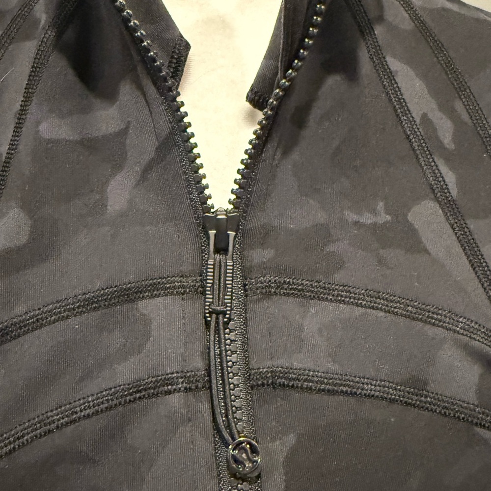 *PRE-OWNED* lululemon athletica Size 6 Define Jacket Nulu - Picture 3 of 13